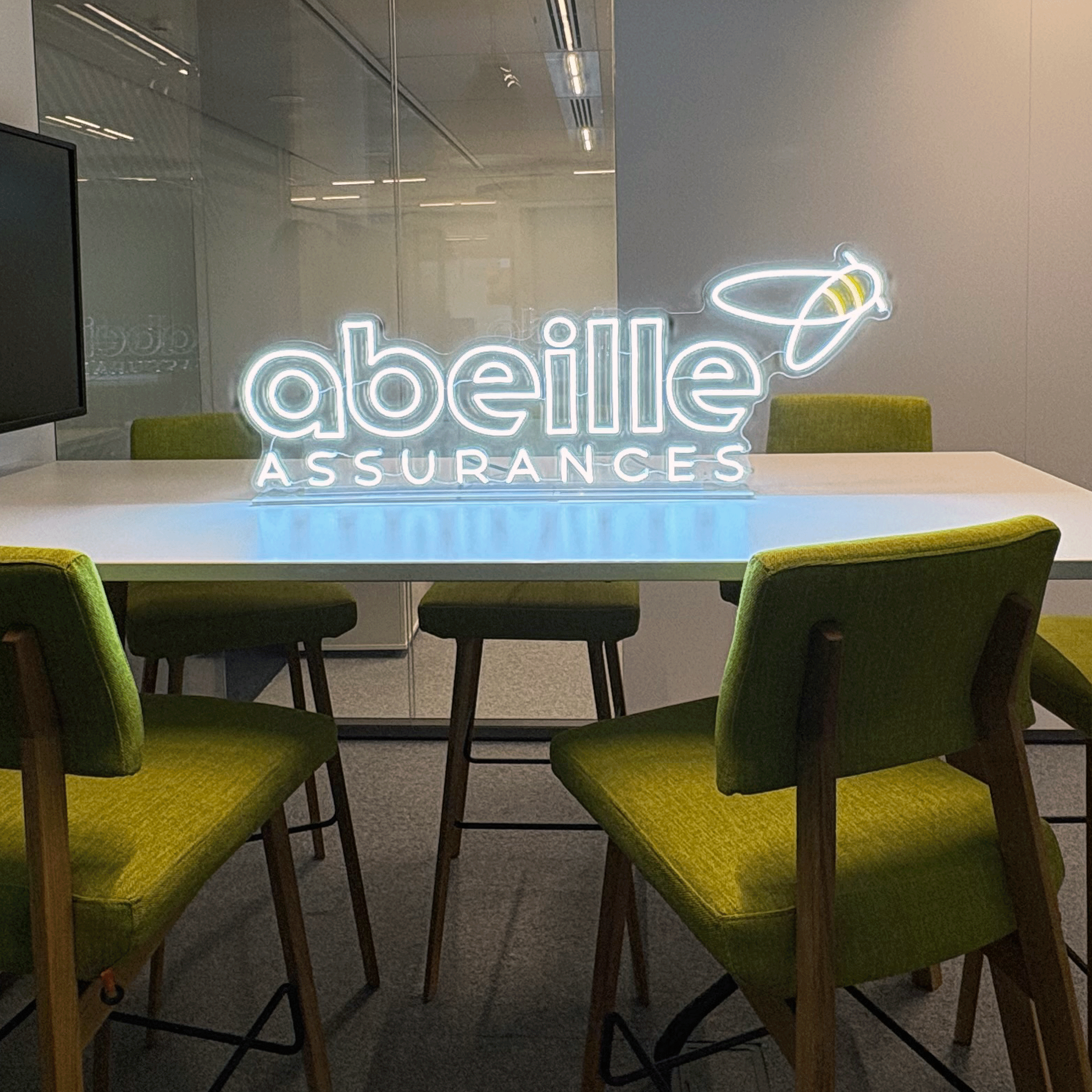 Logo lumineux Abeille Assurances